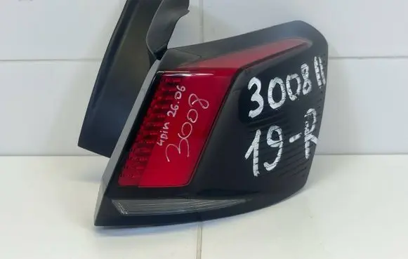 Peugeot 3008 II Rear/tail lights P8481550201