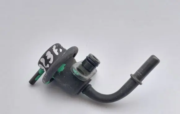 Mazda 323 F Fuel pressure regulator