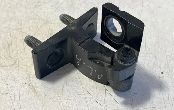 Mercedes-Benz GLB X247 Front door lower hinge 