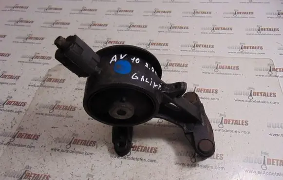 Toyota Avensis T270 Engine mount bracket