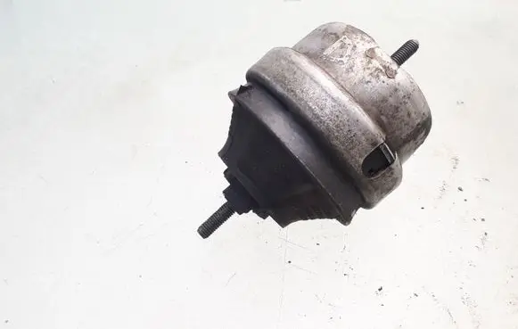 Engine mount bracket
