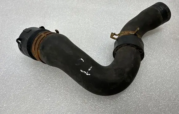 Engine coolant pipe/hose