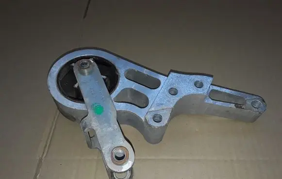 Volvo V40 Engine mount bracket P31325048