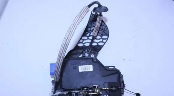 Volkswagen Golf V Rear door lock 7L0839015 991609101 63081