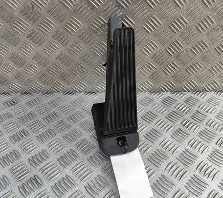Volvo V60 Accelerator throttle pedal 32212453
