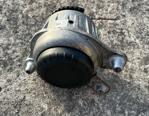 Mercedes-Benz C AMG W205 Engine mount bracket A2052400200 2052400200