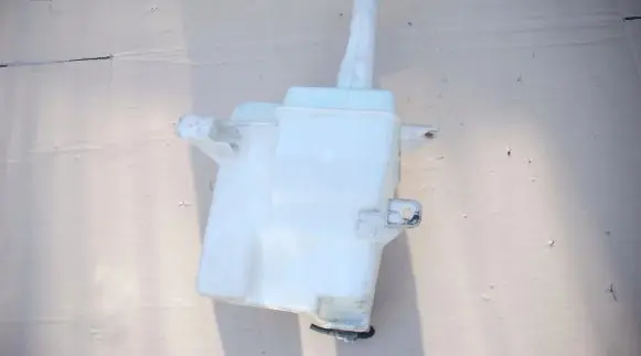 Windshield washer fluid reservoir/tank