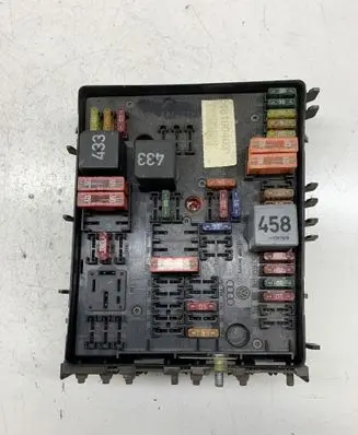 Volkswagen Golf V Fuse module 1K0937124H