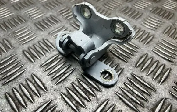 Toyota Auris E180 Rear door upper hinge ES03