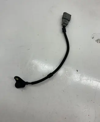 Volkswagen PASSAT B6 Crankshaft position sensor 9805940
