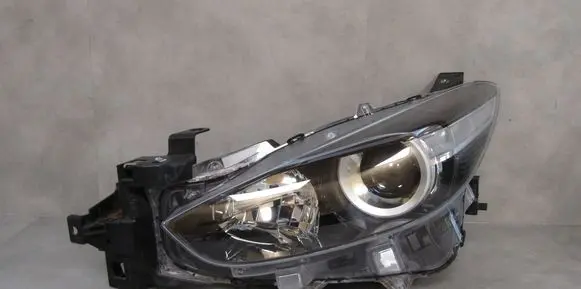 Mazda 3 III Headlight/headlamp KF434 W3724 BACS51040