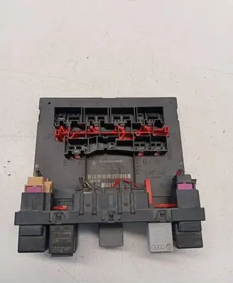 Volkswagen PASSAT B6 Fuse module 3C0937049J F005V00530 H377S1301