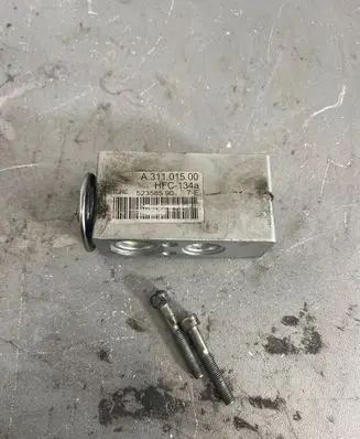 Renault Master III Air conditioning (A/C) expansion valve 52358590