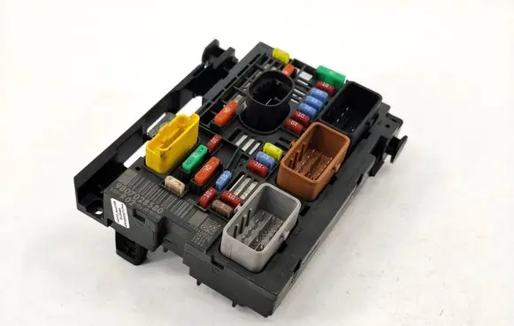 Peugeot 3008 I Fuse module 9807028580