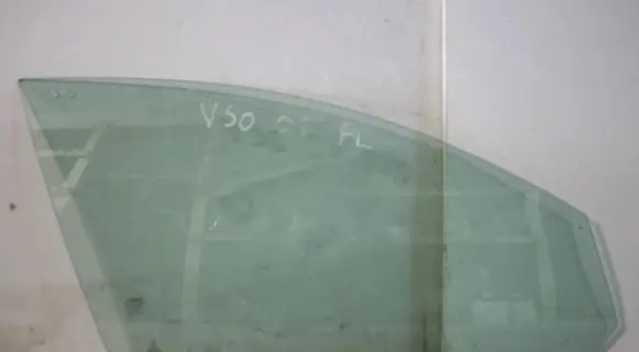 Volvo V50 Front door window glass four-door