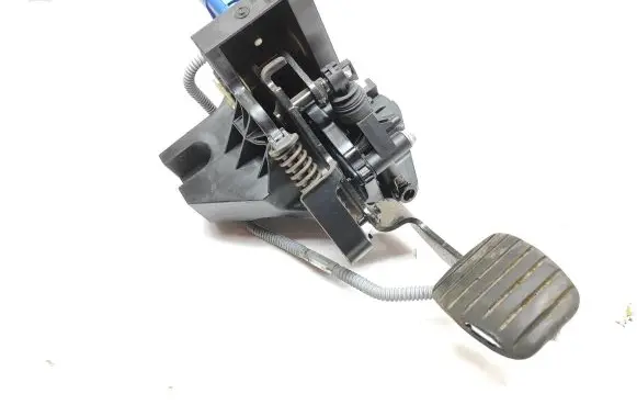 Renault Trafic III (X82) Clutch pedal 14017095