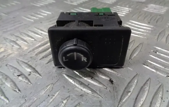 Nissan Primera Wing mirror switch