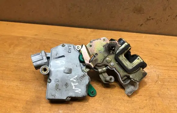 Nissan Terrano Rear door lock