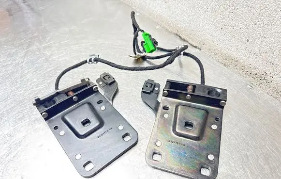 Volvo C70 Convertible roof lock/latch 9466684 9466685