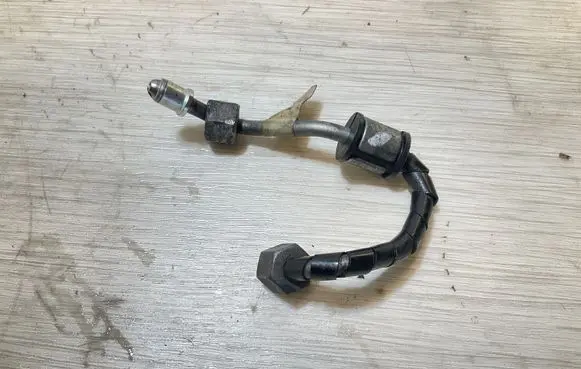 Land Rover Discovery 4 - LR4 Fuel injector supply line/pipe 