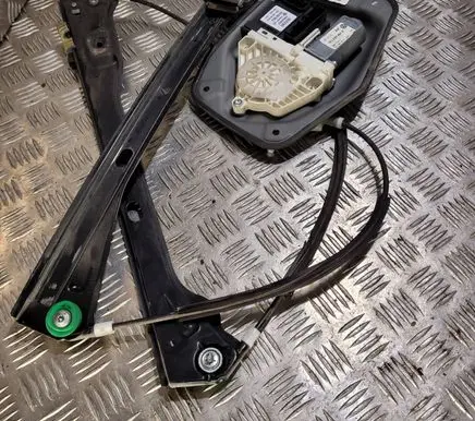 Volkswagen Jetta V Front door window regulator with motor 1K5837401 96626960L
