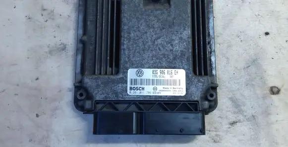 Volkswagen Touran I Engine control unit/module ECU 03G906016EH 0281011786