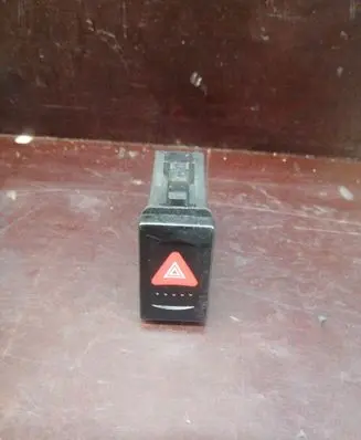 Volkswagen PASSAT B5 Hazard warning light relay 3B0953235C