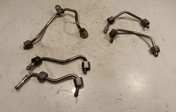 Mercedes-Benz E W213 Fuel injector supply line/pipe 