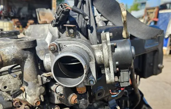 Mitsubishi Pajero Throttle valve E080