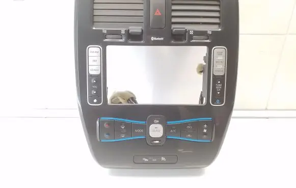 Nissan Leaf I (ZE0) Climate control unit 275003NA0C 2104823NA1A 682603NA0A