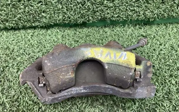 Opel Vivaro Front brake caliper 95517362 95522699