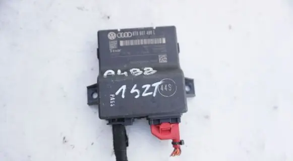 Audi A4 S4 B8 8K Gateway control module 8T0907468L