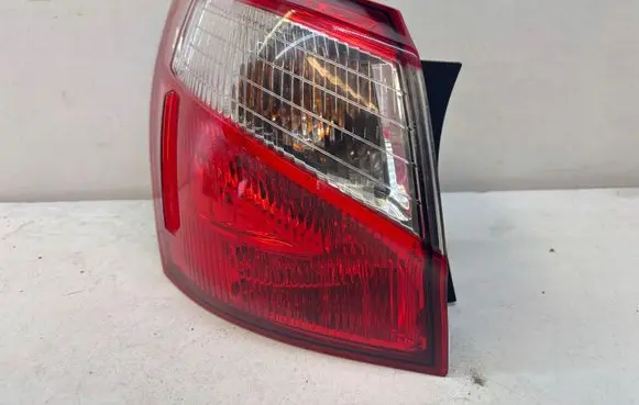 Nissan Qashqai+2 Rear/tail lights E209114