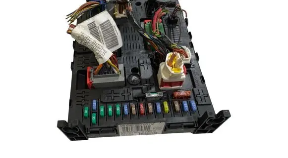 Peugeot 3008 I Fuse module 966405908002 281208364 281192483C