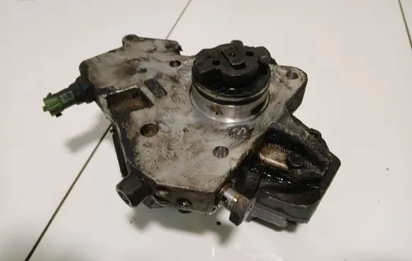 Volvo V50 Fuel injection high pressure pump 0445010111 8692521 038178