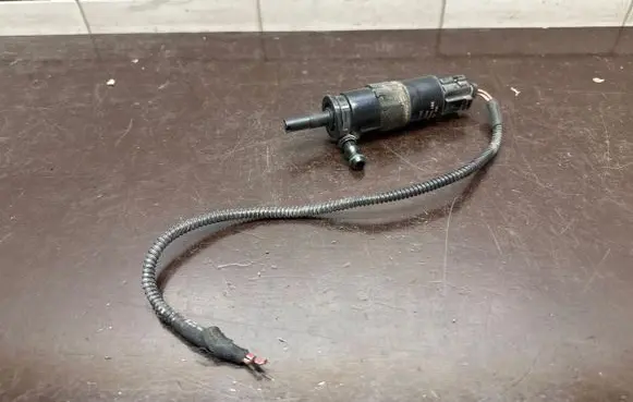 Audi A3 S3 8P Headlight washer pump 3B7955681