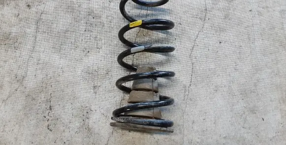 Toyota Land Cruiser (J150) Rear coil spring