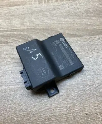 Audi A5 8T 8F Gateway control module 8T0907468AE