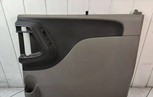 Chrysler Town & Country V Rear door card panel trim 1RF66HL5AB