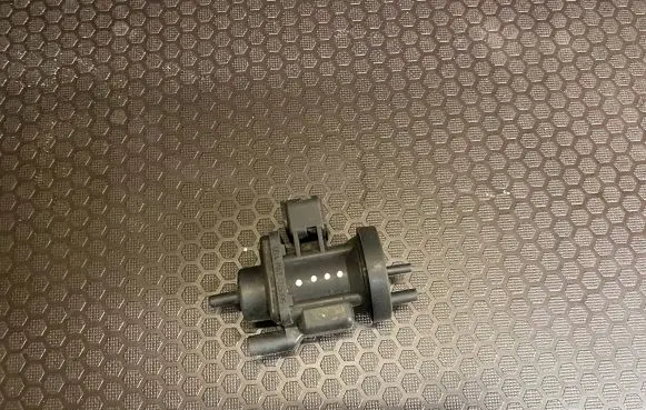 Mercedes-Benz C W202 Turbo solenoid valve a0005450427