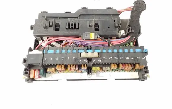 BMW X3 E83 Fuse module 8364540