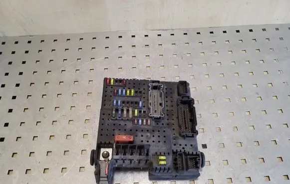 Volvo S60 Fuse module 30728512 28017881