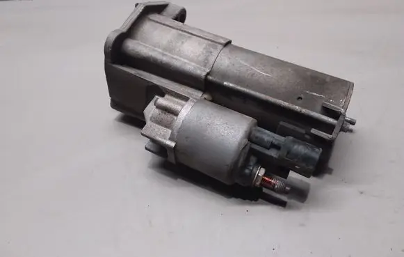 Audi A4 S4 B7 8E 8H Starter motor 06D911023A