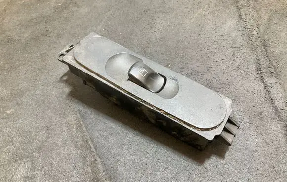 Mercedes-Benz Sprinter W906 Electric window control switch A9065451913 Q04ZGS002 13137653