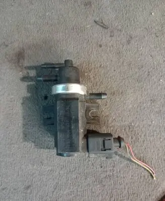 Volkswagen Golf IV Turbo solenoid valve 1J0906627