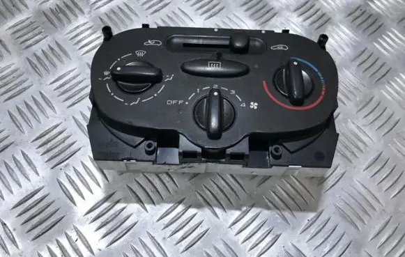 Peugeot 206 Climate control unit 1068901 10689-01