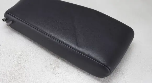 Mitsubishi Outlander Rear seat armrest 