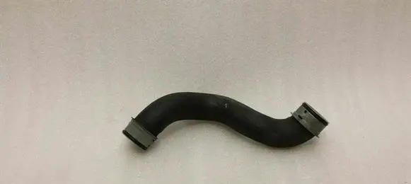Mercedes-Benz CLS C218 X218 Engine coolant pipe/hose A2045011682