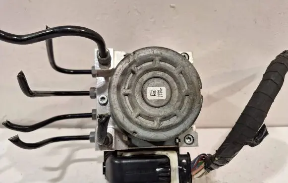Citroen C3 ABS Pump 10.0915-3945.3