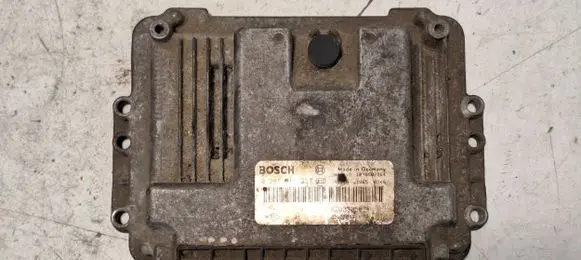 Nissan Primera Engine control unit/module 8200284704 0281011237 8200305678